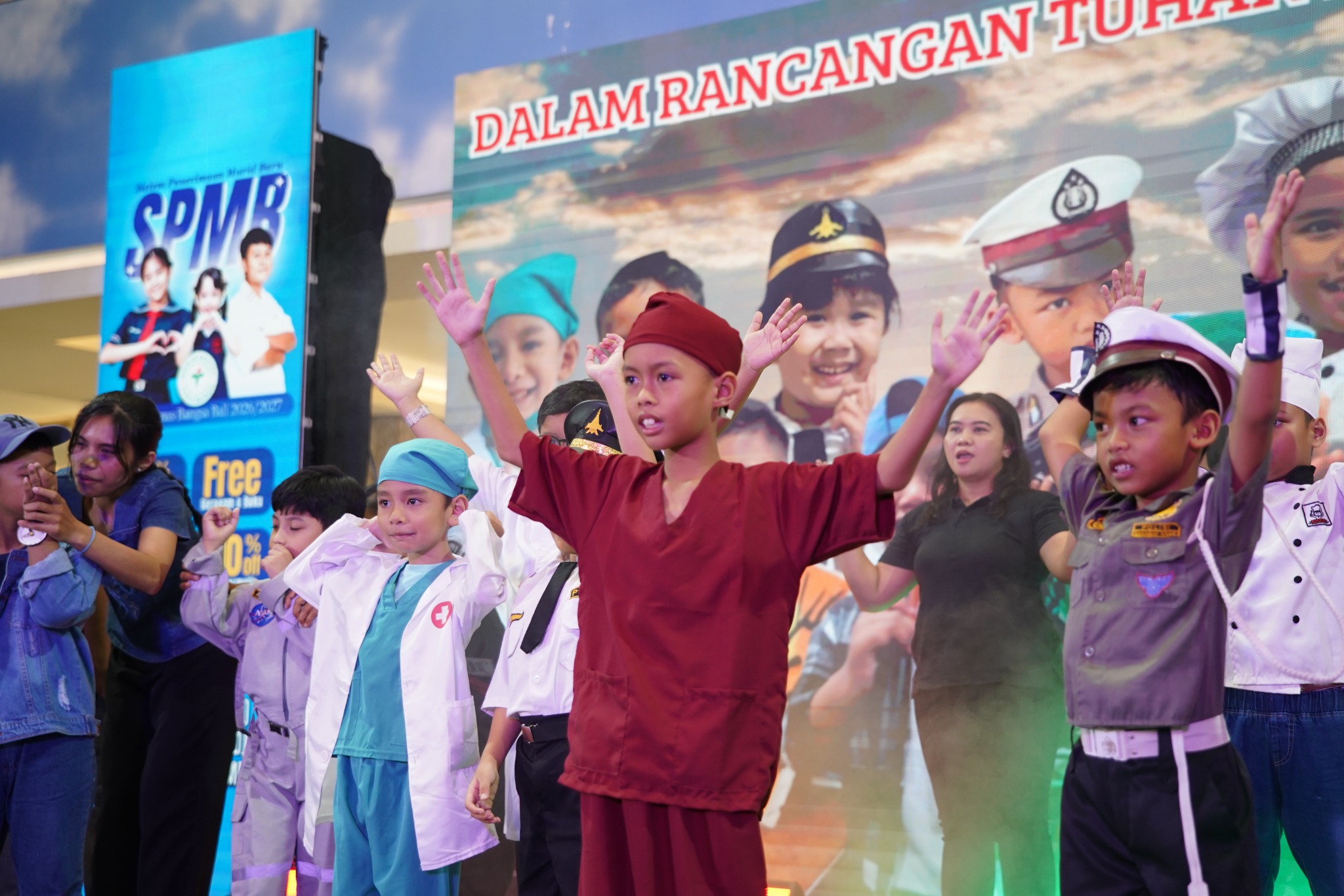 Siswa tampil bersama dalam kegiatan Tunas Bangsa Bali